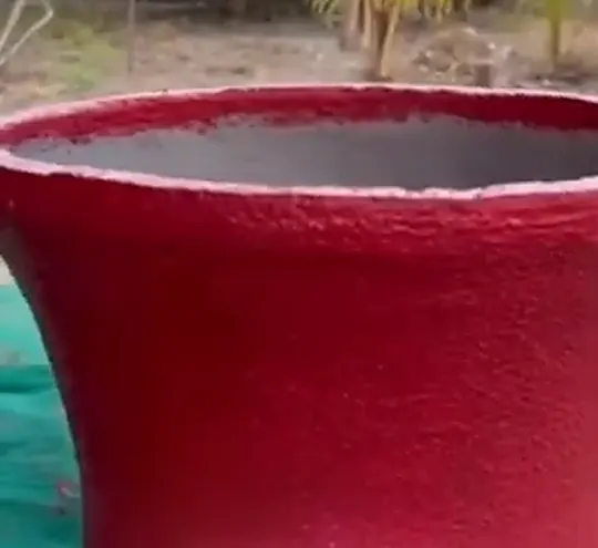Vaso pronto pintado de vermelho